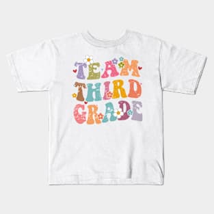 Team Third Grade Groovy Back to School Gifts Teacher Student Kids T-Shirt